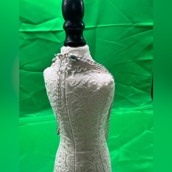 Elegant Silver Necklace - Picture 4 of 8